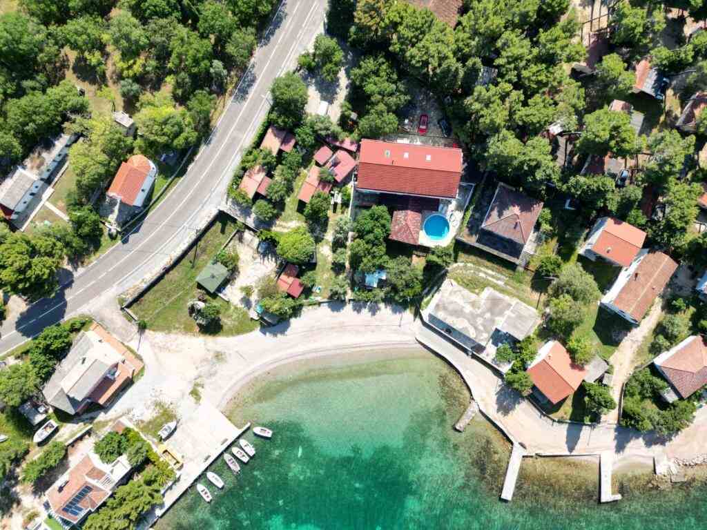 Aerial view of Vila Punta and the bay in Šibuljina, Tribanj